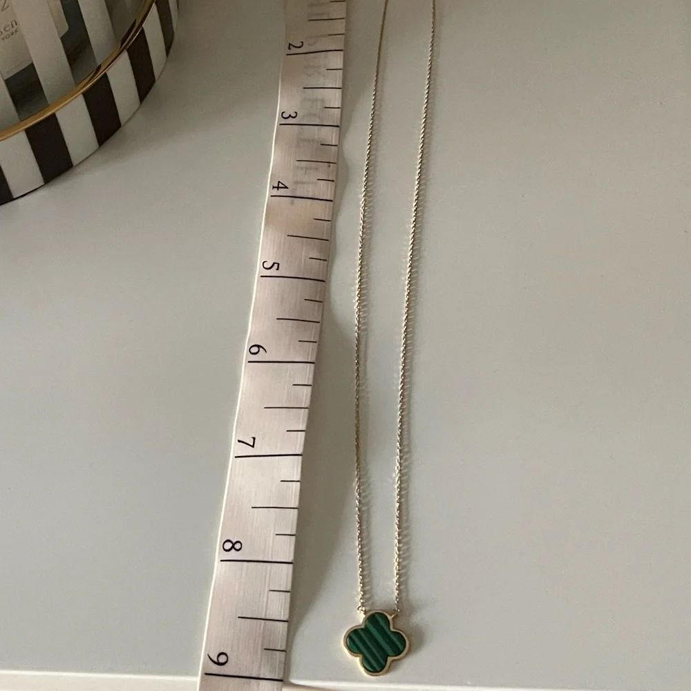 Solid 14k Gold Malachite Clover Necklace - Picture 4 of 4